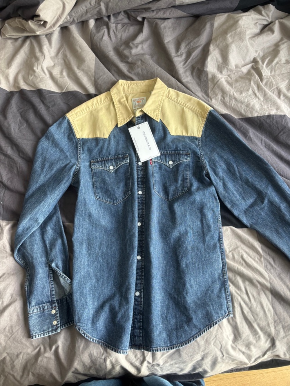 Levi's Two-Tone Denim Western Shirt in Blue and Beige Yoke Size Medium NWT